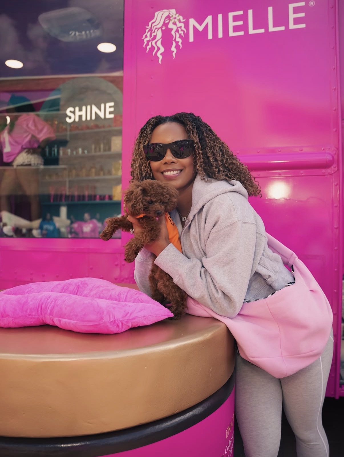Guest with her puppy at the Mielle pop-up
